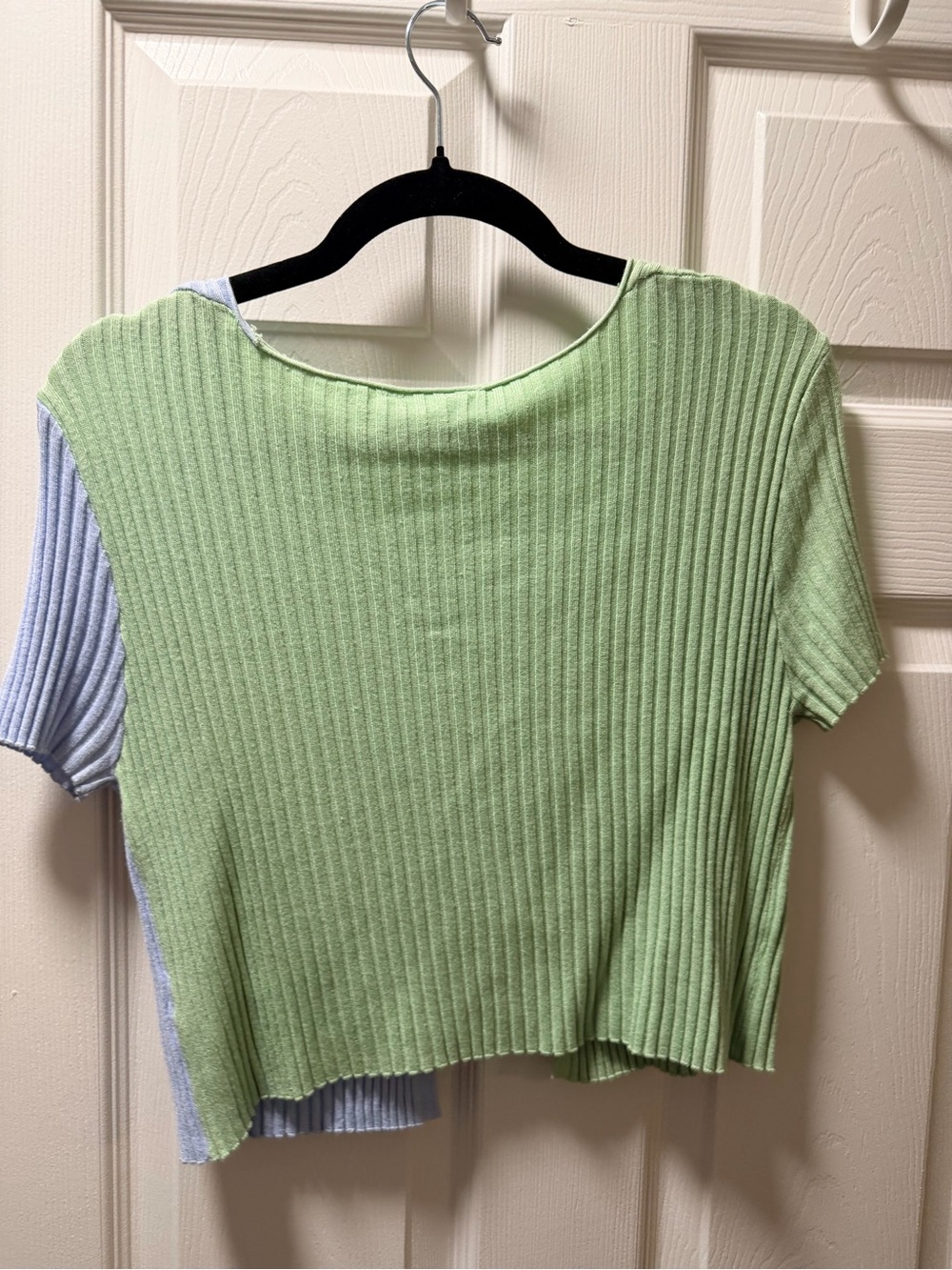 Two-Tone Ribbed Button-Up Crop Top - Picture 3 of 3